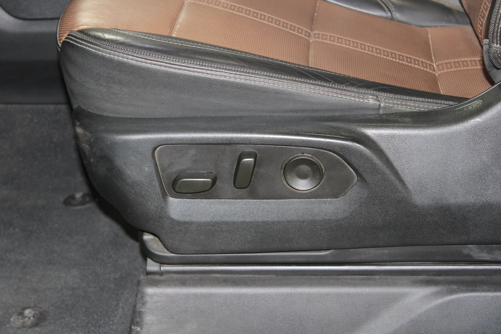 Used 2024 Chevrolet Silverado 2500 High Country w/ High Country Premium Package AWD/4WD image 23