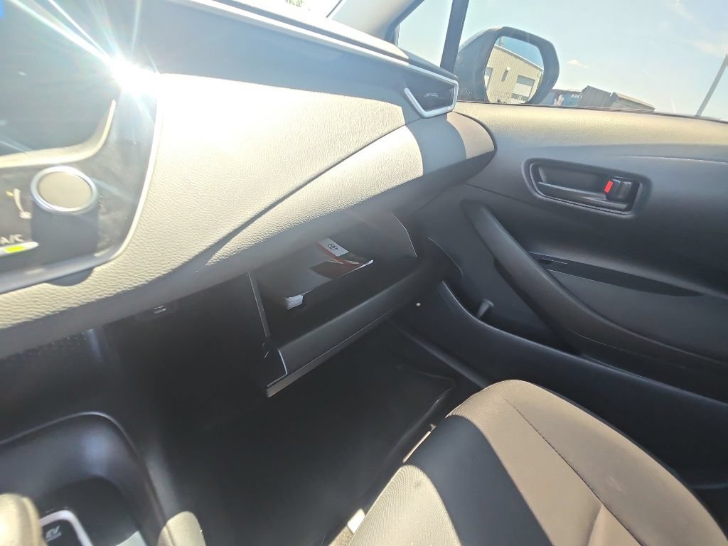 Used 2024 Toyota Corolla LE w/ LE Convenience Package FWD image 21