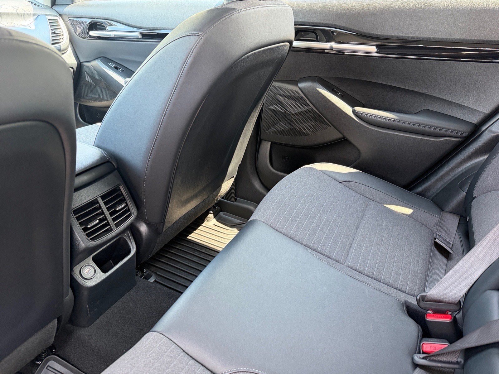 Used 2023 Kia Seltos S FWD image 16