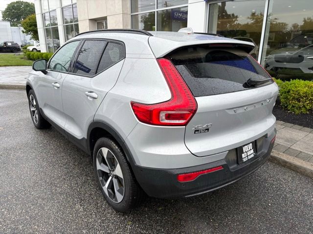 Used 2025 Volvo XC40 B5 Plus AWD/4WD image 3