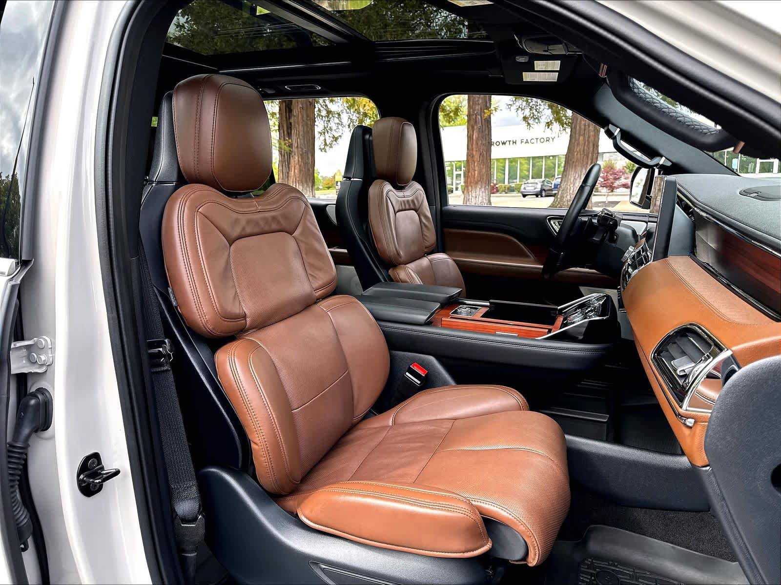 Used 2024 Lincoln Navigator L Reserve AWD/4WD image 10
