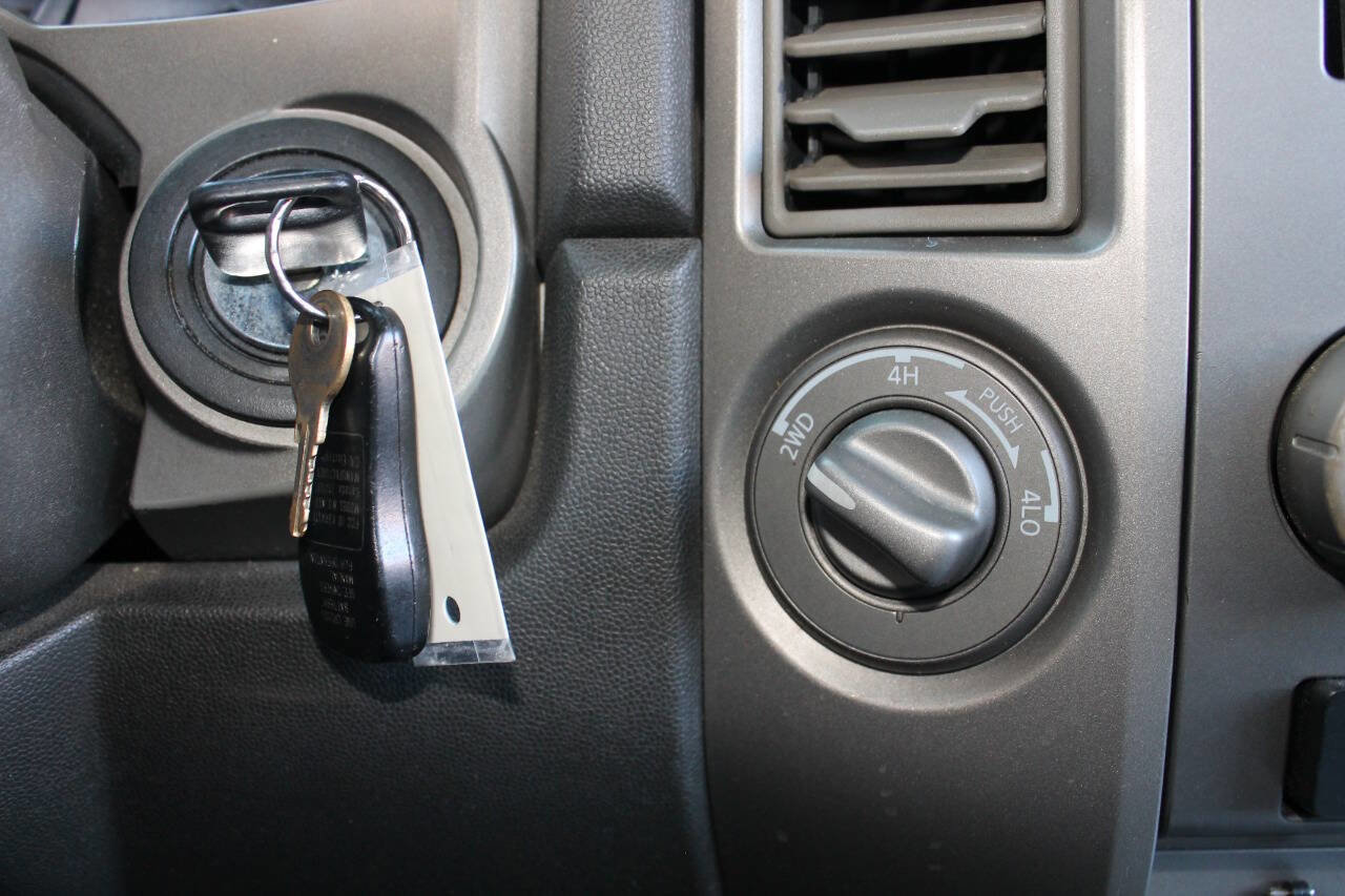 Used 2005 Nissan Titan LE w/ (R02) LE Off-Road Pkg image 43