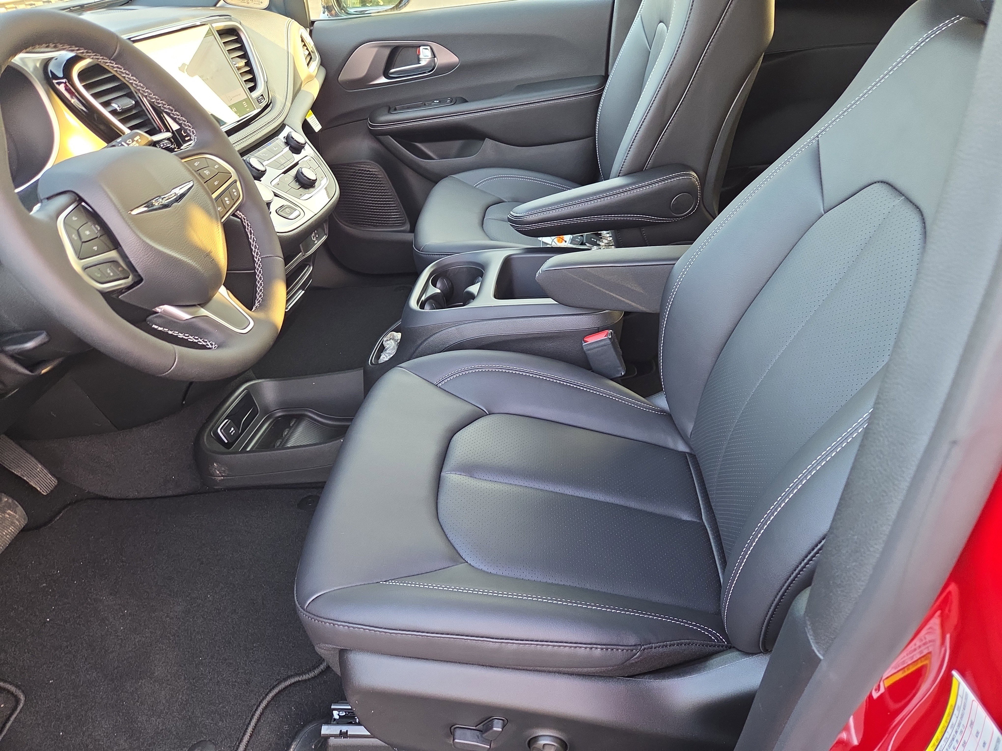 New 2026 Chrysler Pacifica Select FWD image 4