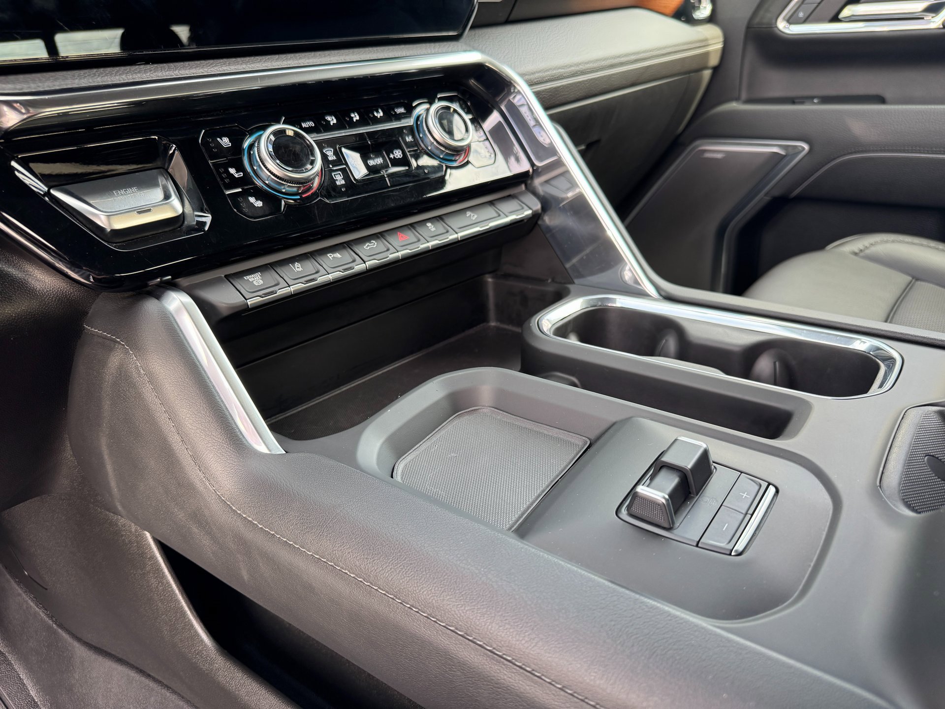 Used 2024 GMC Sierra 3500 Denali image 22