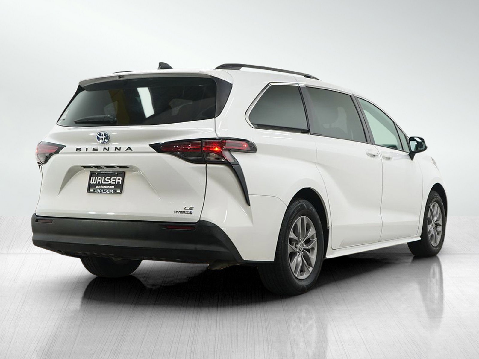 Used 2022 Toyota Sienna LE FWD image 5