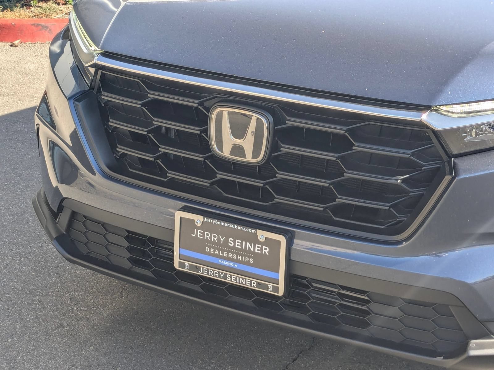 Used 2025 Honda CR-V LX image 9
