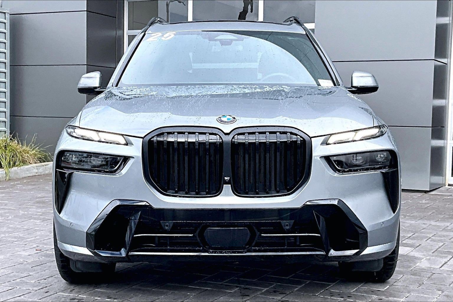 Used 2025 BMW X7 xDrive40i w/ M Sport Package image 2