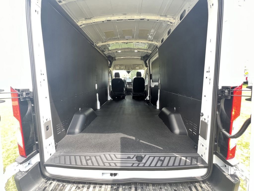New 2026 Ford Transit 250 148 Medium Roof RWD image 25