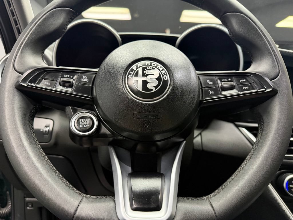 Used 2020 Alfa Romeo Giulia RWD image 22