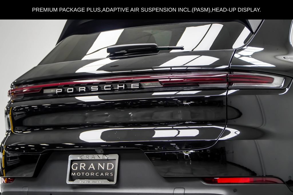 Used 2024 Porsche Cayenne AWD/4WD image 16