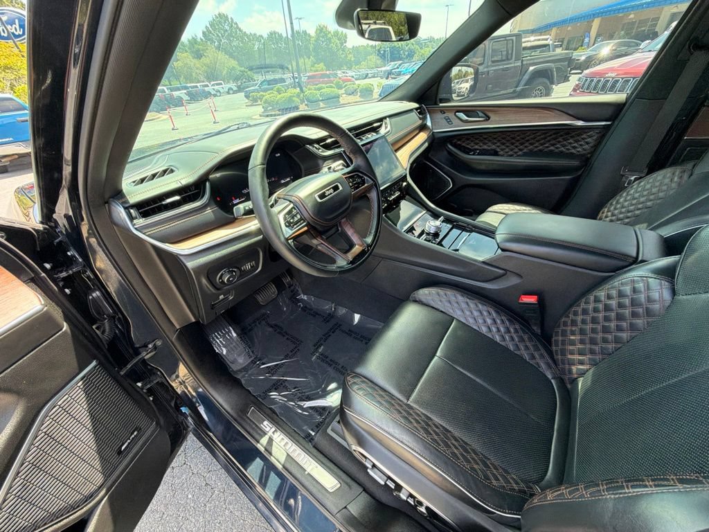 Used 2024 Jeep Grand Cherokee L Summit w/ High Altitude Package AWD/4WD image 11