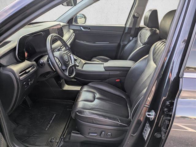 Used 2023 Hyundai Palisade Limited w/ Winter Package FWD image 14