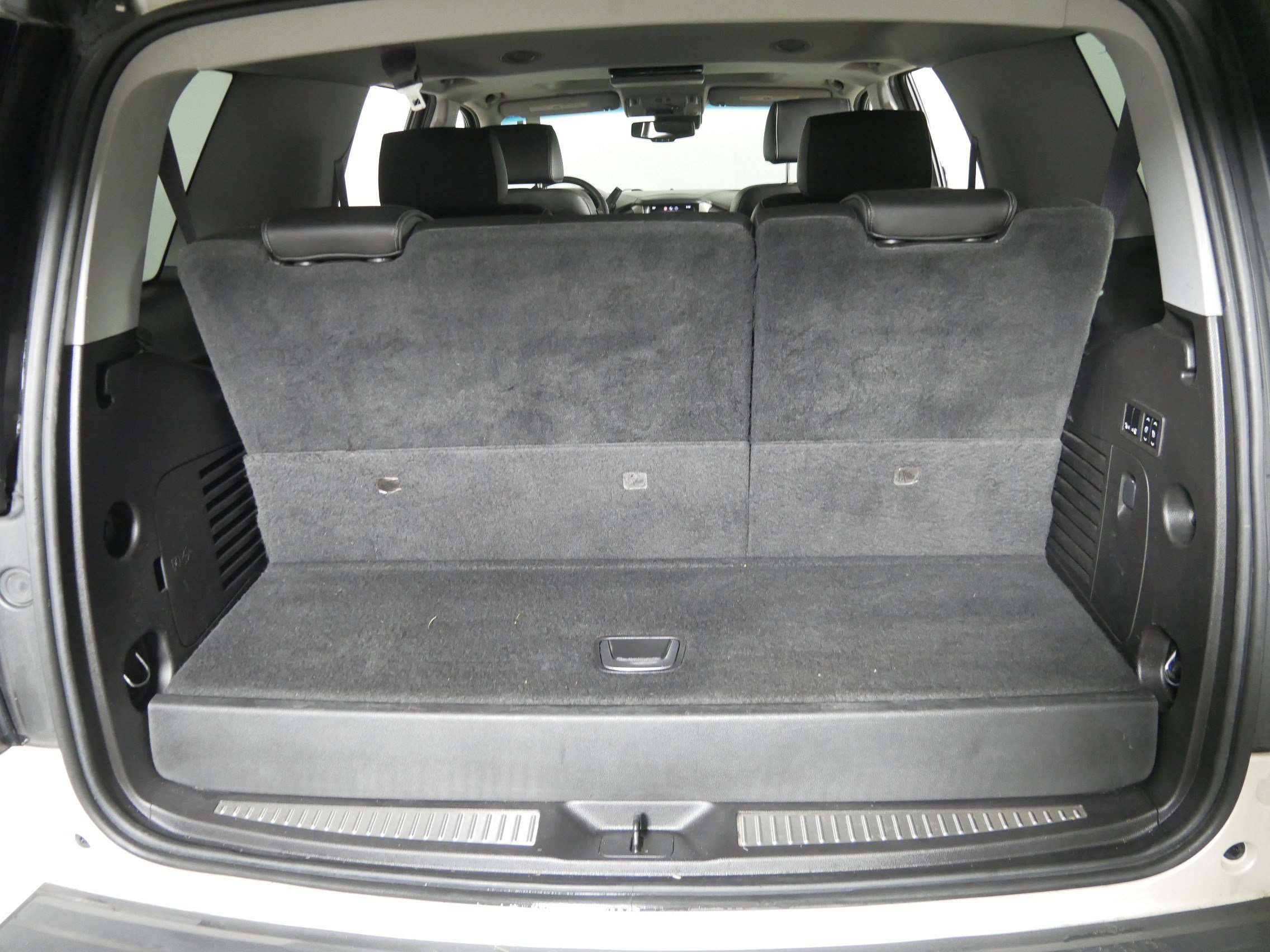 Used 2015 GMC Yukon Denali w/ Open Road Package image 18