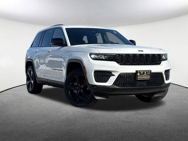 Used 2022 Jeep Grand Cherokee Altitude image 2