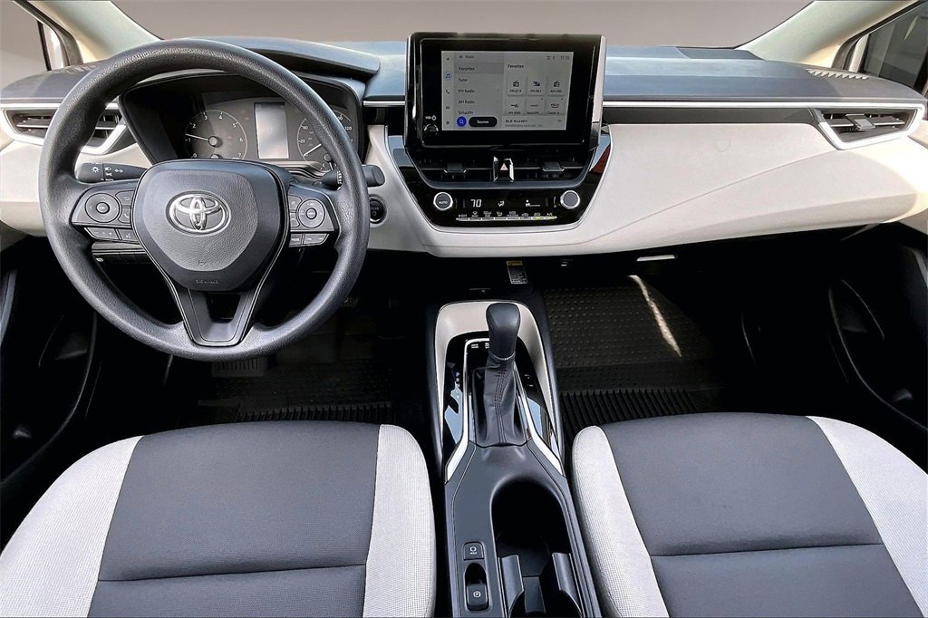 Used 2025 Toyota Corolla LE w/ LE Premium Package image 7