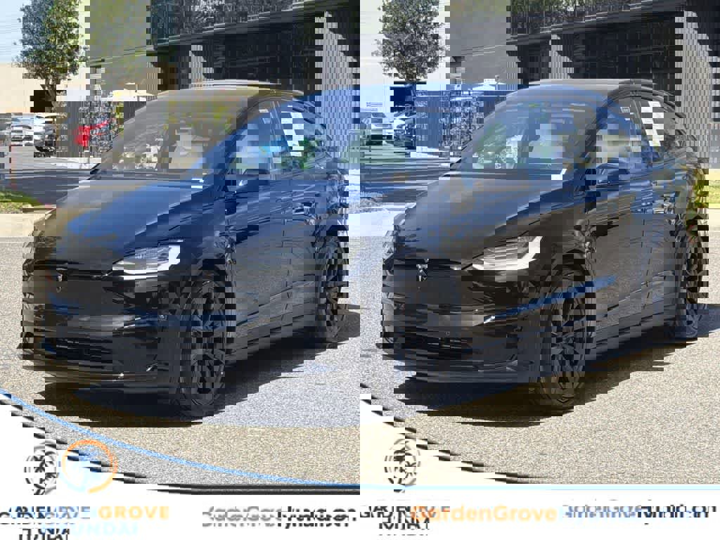 Used 2022 Tesla Model X Plaid image 1