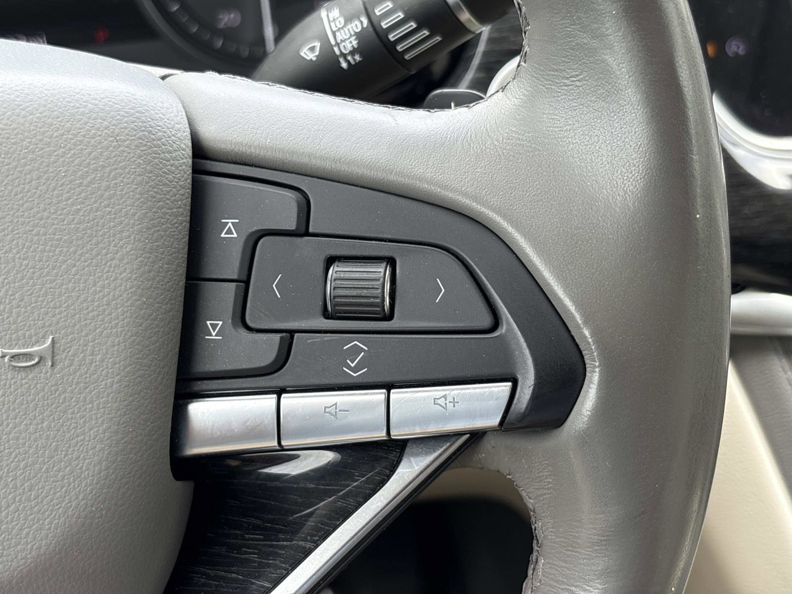 Used 2021 Cadillac XT6 Premium Luxury AWD/4WD image 19