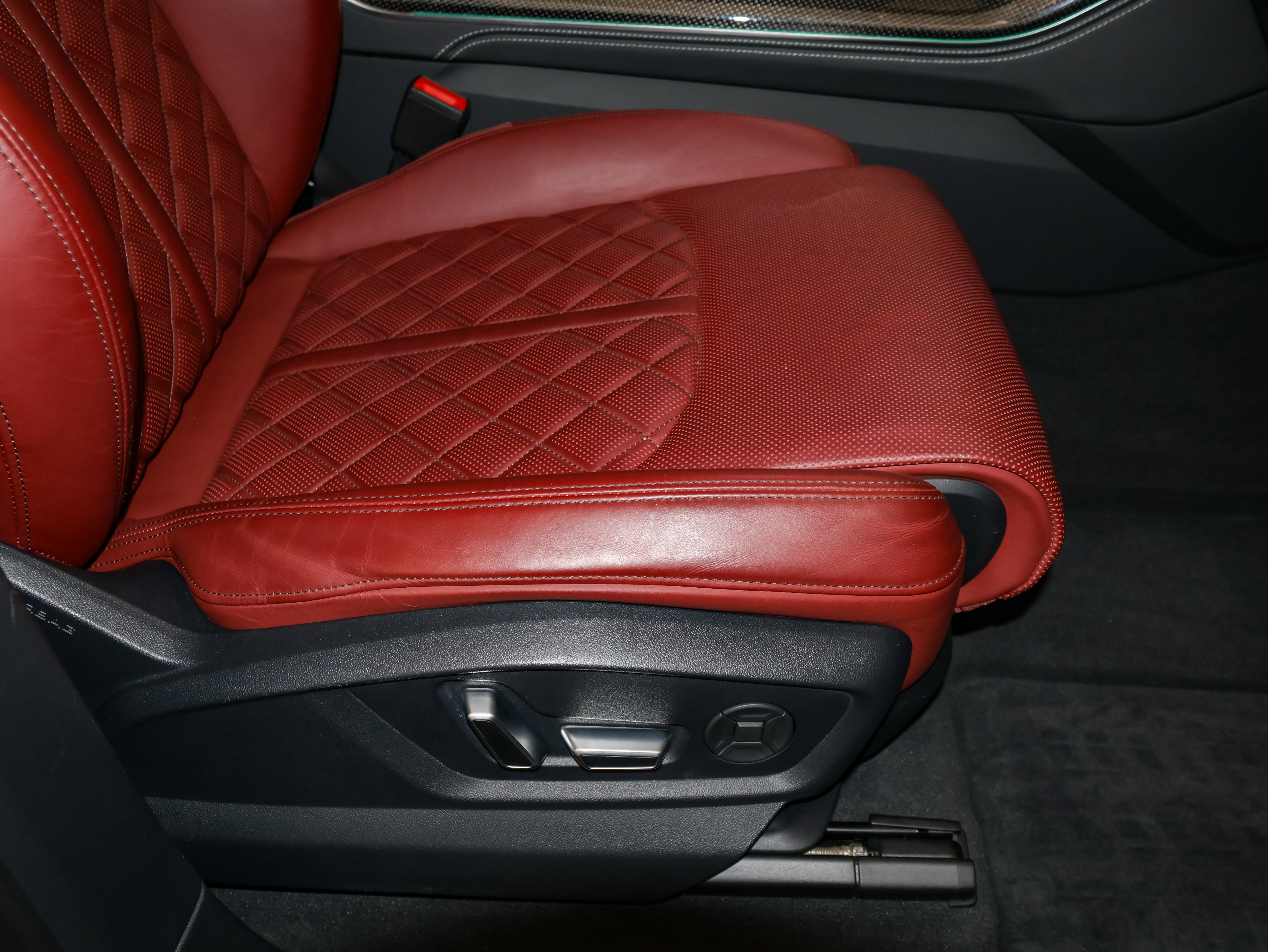 Used 2024 Audi SQ7 Premium Plus w/ Executive Package image 50