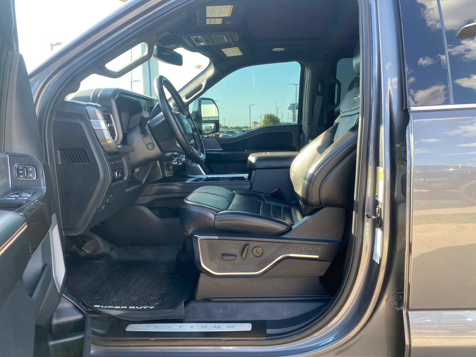 Used 2024 Ford F350 Platinum w/ FX4 Off-Road Package AWD/4WD image 15