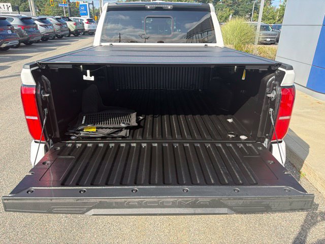 Used 2025 Toyota Tacoma SR5 AWD/4WD image 9