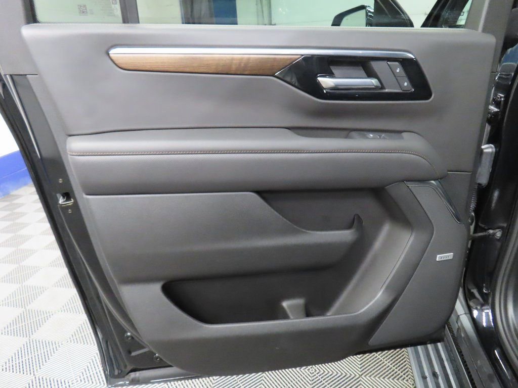 Used 2025 Chevrolet Suburban High Country AWD/4WD image 69