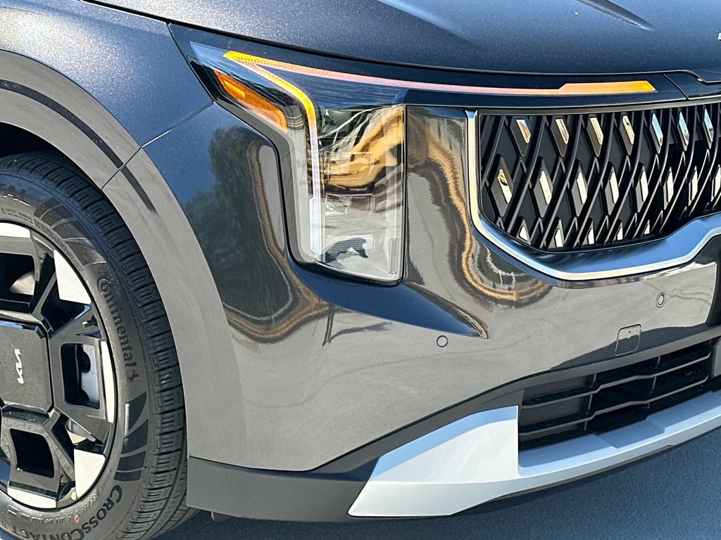 New 2026 Kia Carnival EX FWD image 11