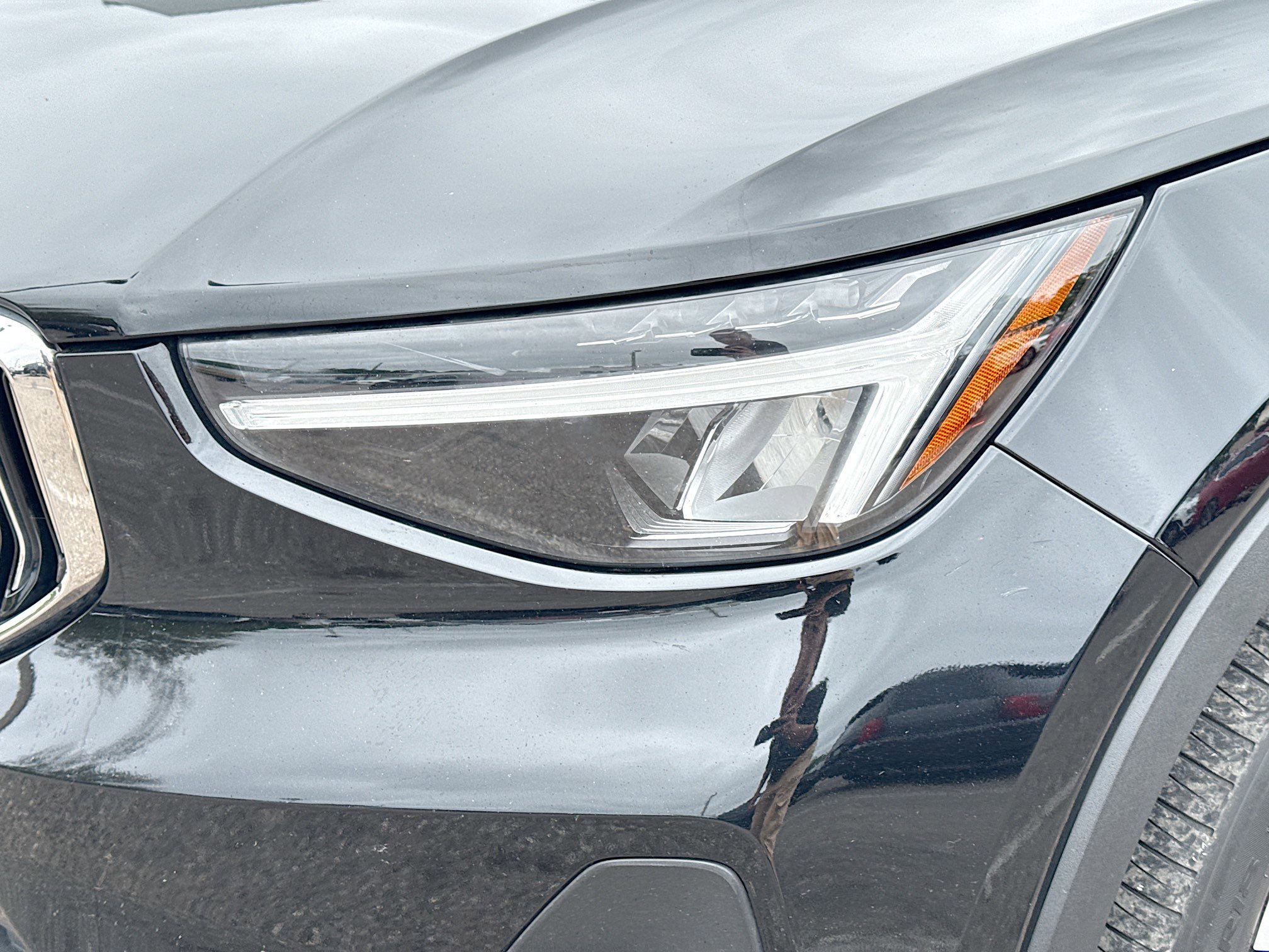 Used 2023 Volvo XC40 B5 Plus AWD/4WD image 9