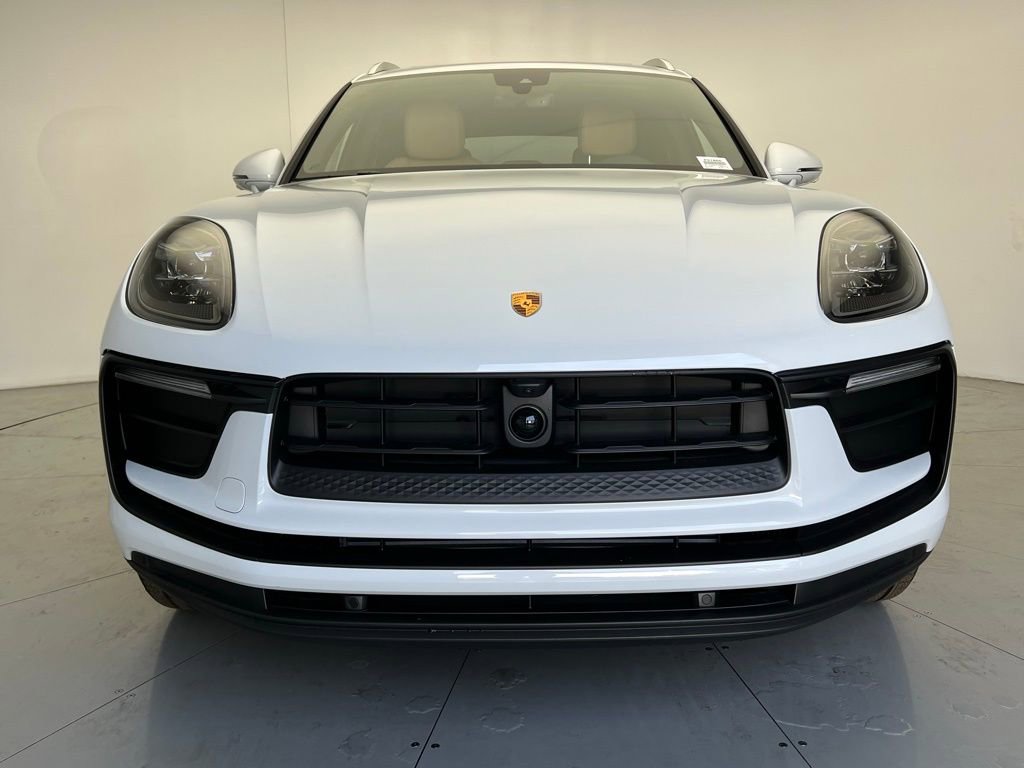 Used 2026 Porsche Macan AWD/4WD image 25
