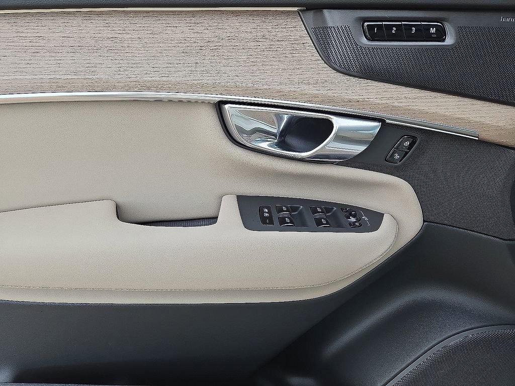 New 2026 Volvo XC90 B6 Plus w/ Protection Package Premier AWD/4WD image 21