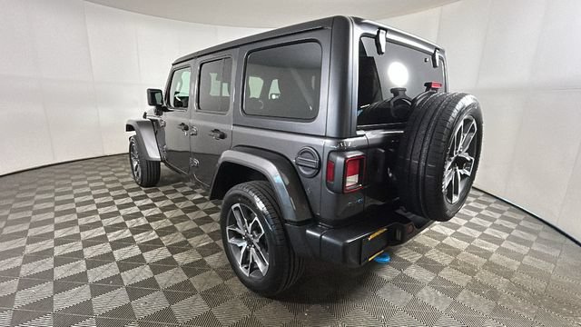 Used 2024 Jeep Wrangler Unlimited w/ Convenience Group AWD/4WD video 5