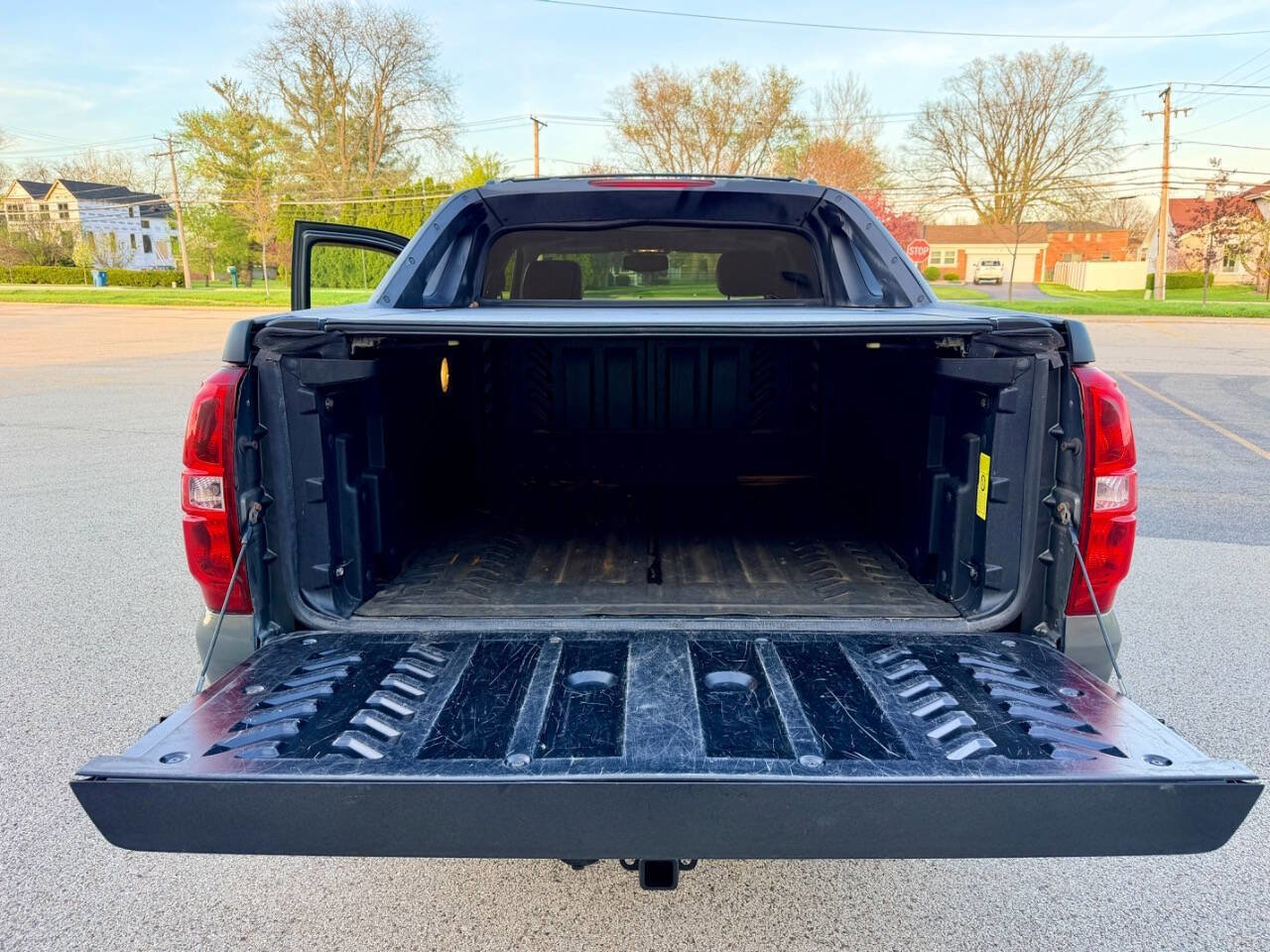 Used 2011 Chevrolet Avalanche LS w/ Regional Value Package AWD/4WD image 17