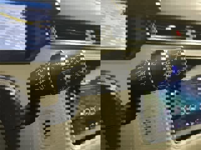 Used 2020 Land Rover Range Rover Velar R-Dynamic S image 29