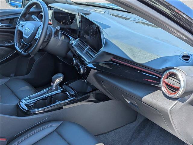 Used 2025 Chevrolet Trax RS FWD image 24
