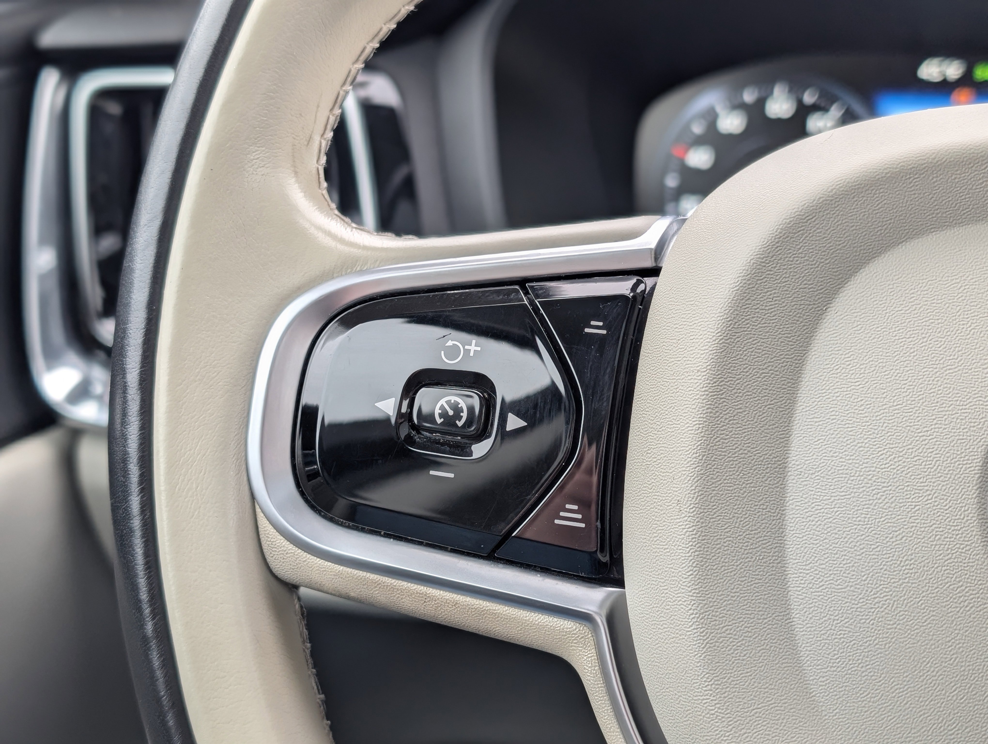 Used 2020 Volvo S60 T6 Momentum image 19