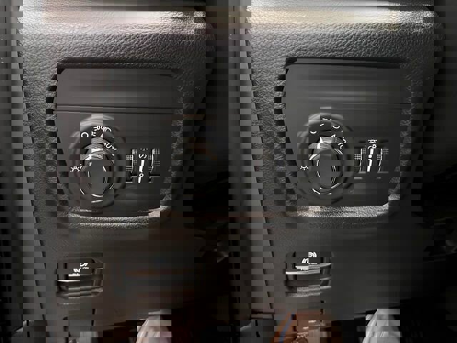 Used 2023 Jeep Grand Cherokee L Laredo image 24