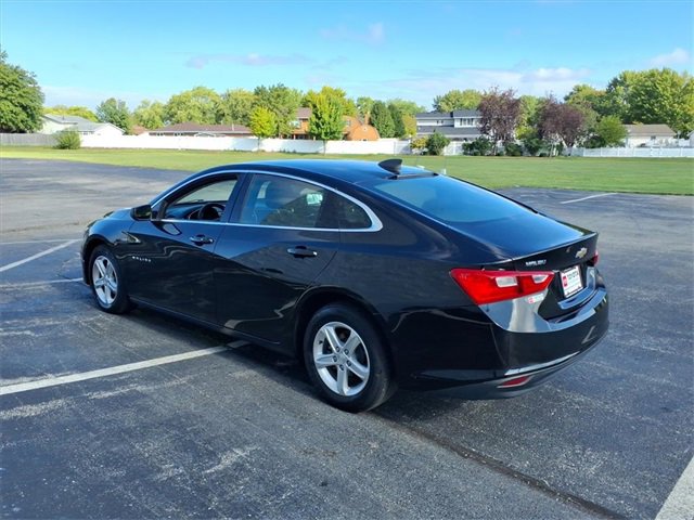 Used 2020 Chevrolet Malibu LS image 2