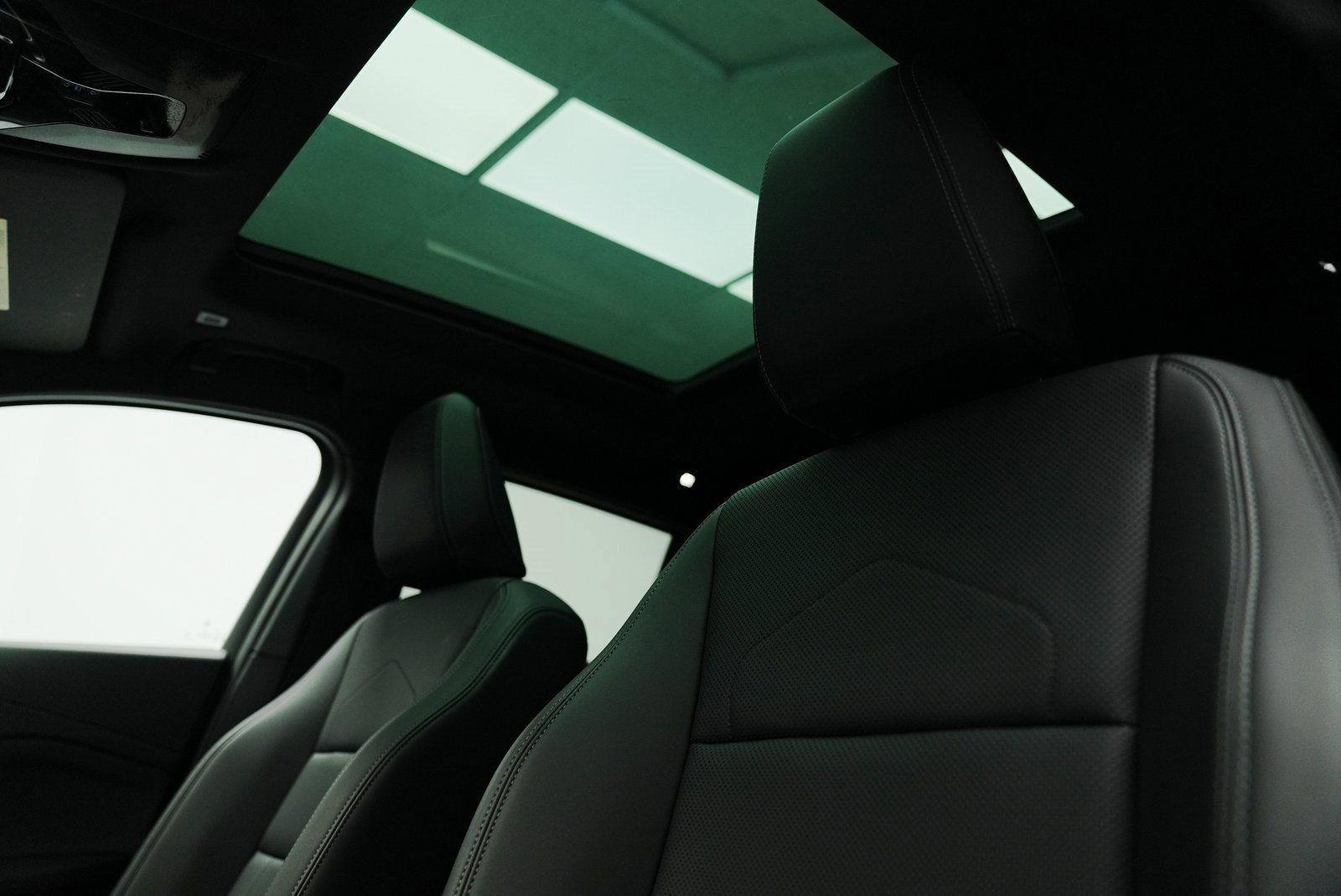 Used 2025 BMW X2 xDrive28i w/ Convenience Package image 23