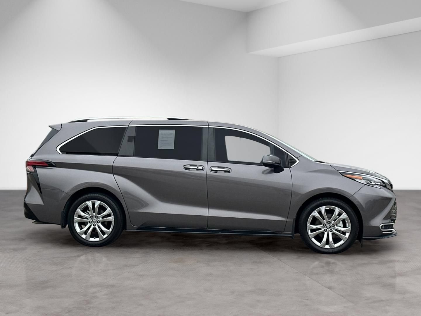 Used 2023 Toyota Sienna Platinum FWD image 8