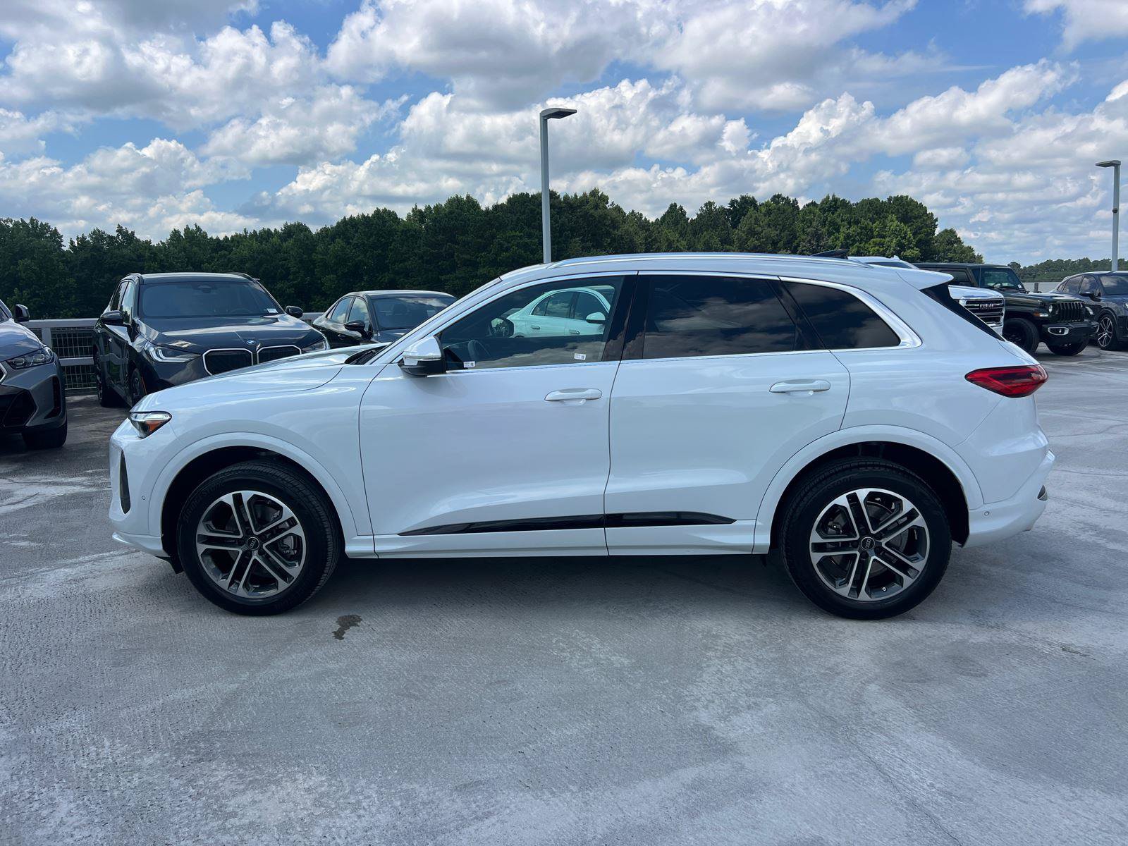 Certified 2025 Audi Q5 Premium w/ Premium Plus AWD/4WD image 8