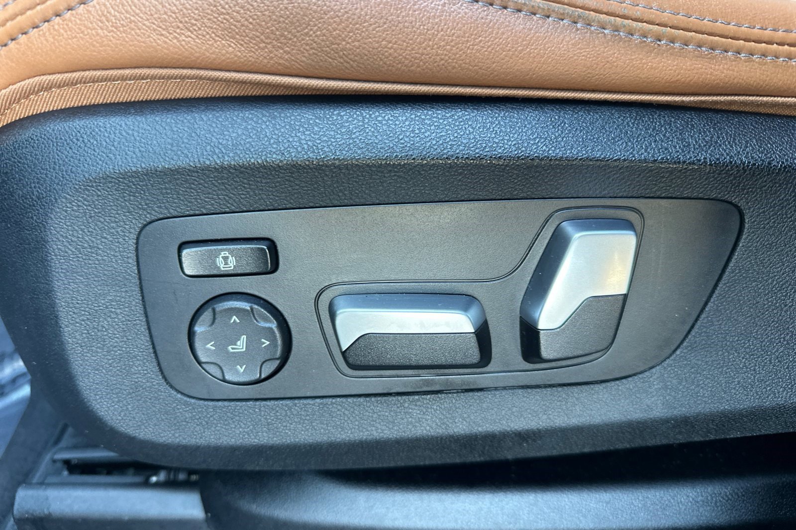 Used 2022 BMW X5 xDrive45e w/ M Sport Package image 14