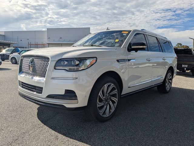 Used 2023 Lincoln Navigator L Reserve AWD/4WD image 5