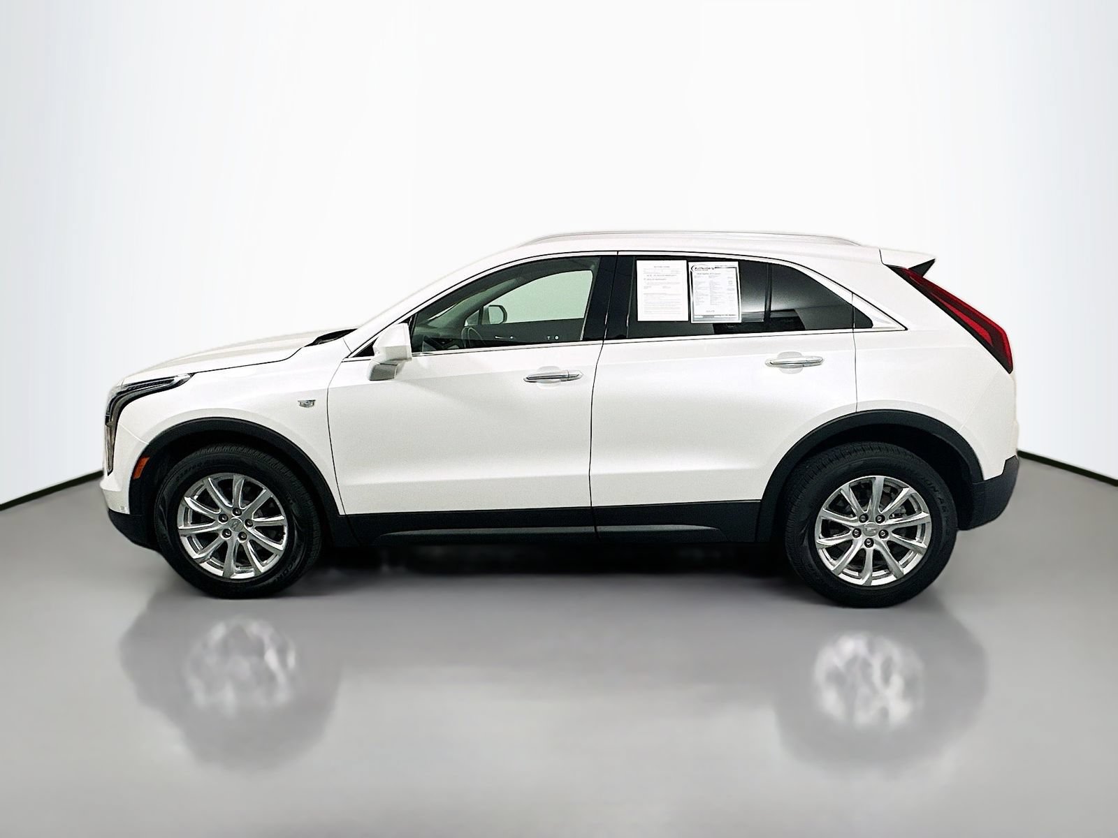 Used 2020 Cadillac XT4 Luxury w/ Cold Weather Package AWD/4WD image 4