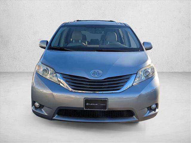 Used 2011 Toyota Sienna XLE image 2