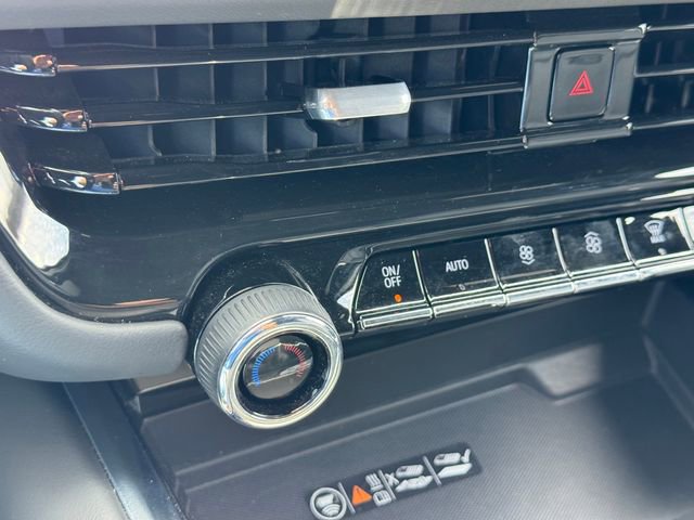 Used 2025 Chevrolet Suburban RST AWD/4WD image 18