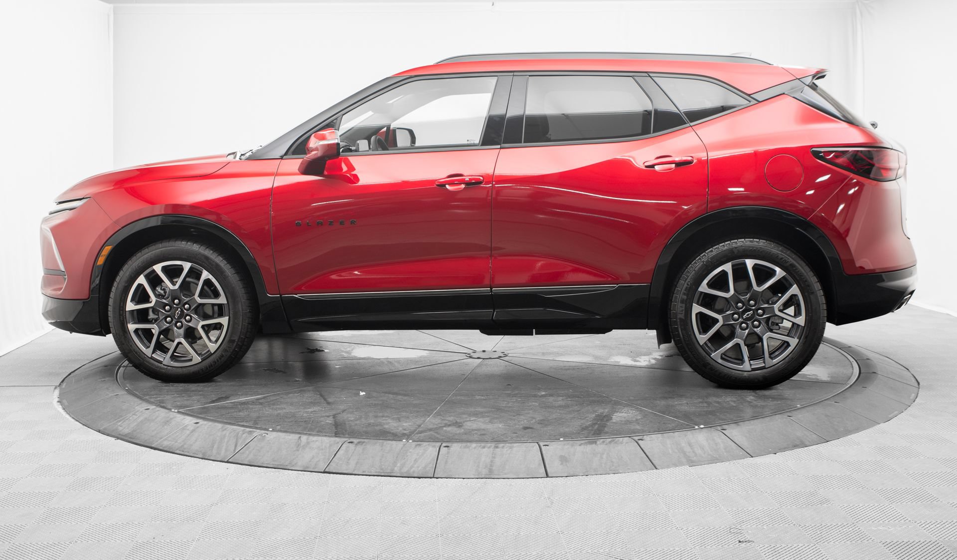 Used 2025 Chevrolet Blazer RS w/ Driver Confidence II Package AWD/4WD image 6