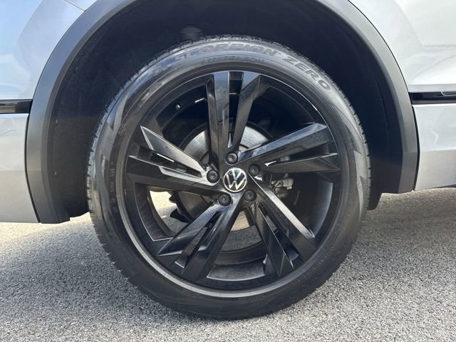 Certified 2023 Volkswagen Tiguan SE R-Line AWD/4WD image 33