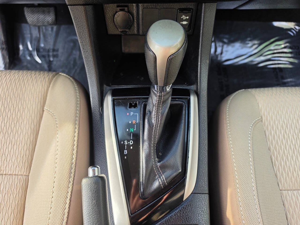 Used 2014 Toyota Corolla LE FWD image 35