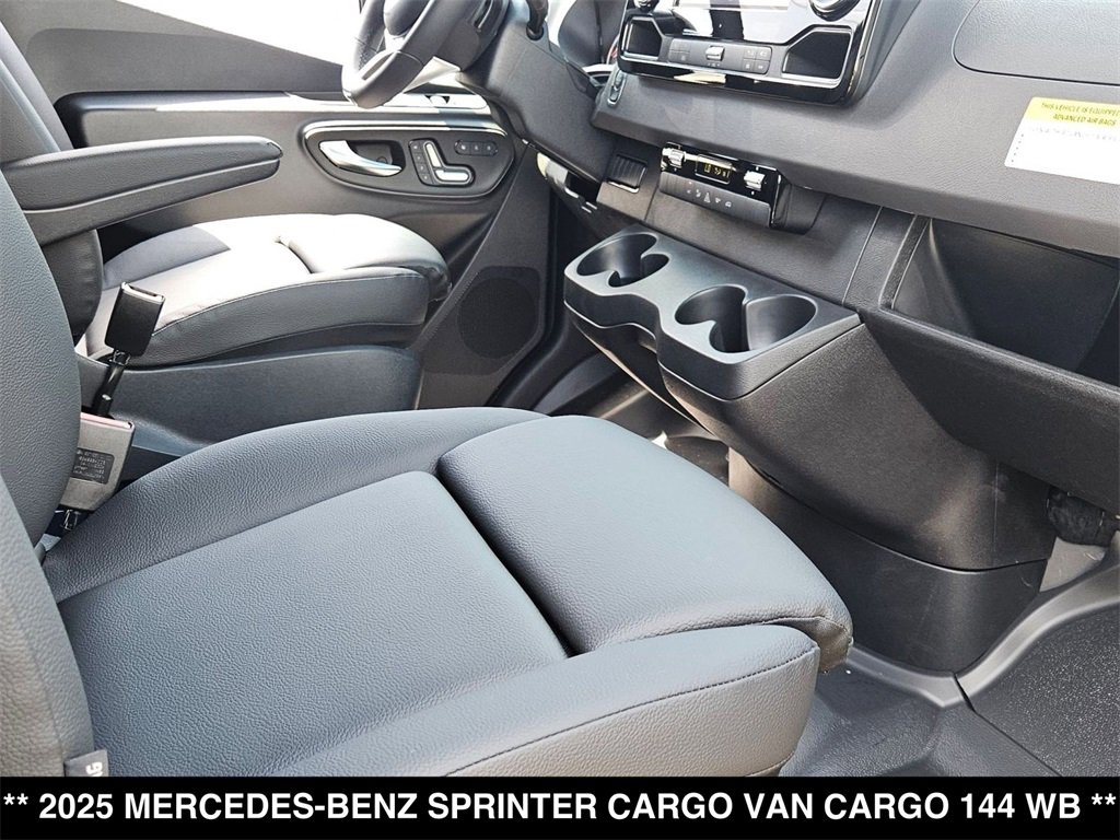 Used 2025 Mercedes-Benz Sprinter 2500 image 17