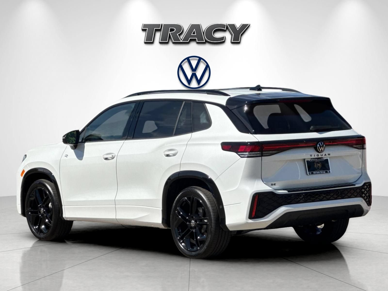 New 2026 Volkswagen Tiguan SE R-Line FWD image 6