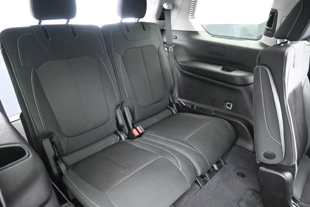 Used 2023 Jeep Grand Cherokee L Laredo RWD image 30